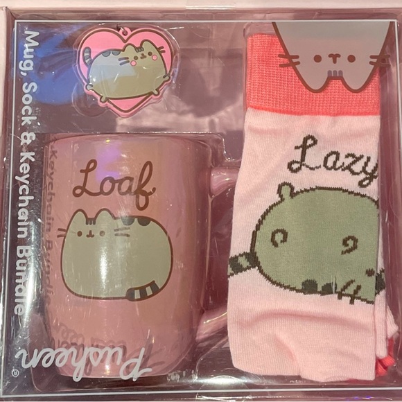 Culturefly Accessories - CultureFly Pusheen "Lazy Loaf" Mug, Sock & Keychain